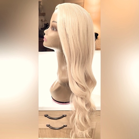 HAIR, 30” center part, light layer, Blonde - Picture 5 of 10